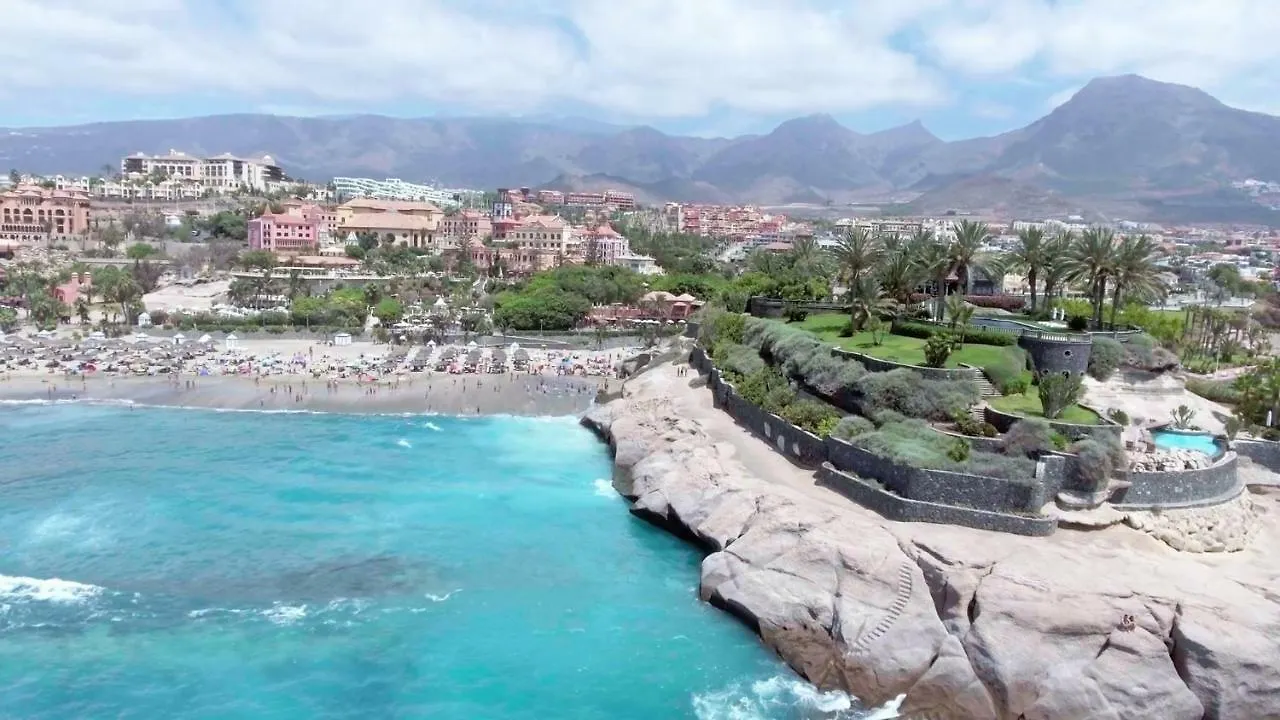 Los Cristianos 3 Arona  0*, Arona (Tenerife)